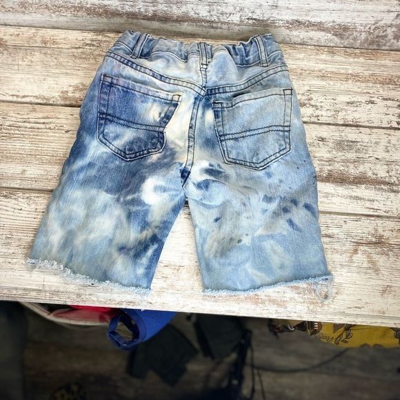 The Children’s Place | Custom cut off Bermuda shorts - Picture 2 of 3